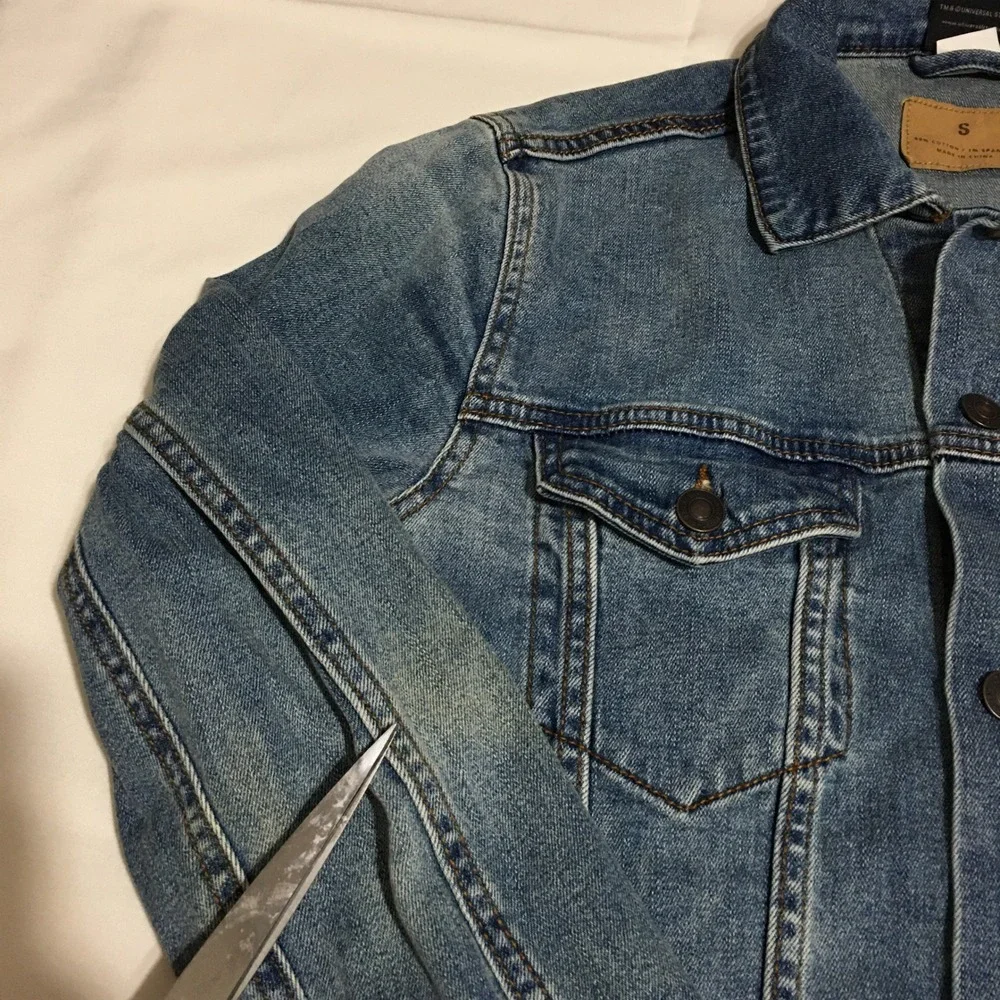 Universal Studios Denim Jacket Men Small Blue Retro Patch Trucker